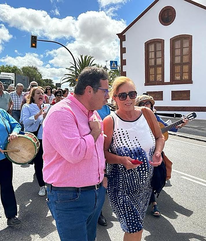 Imagen secundaria 2 - Música y procesión bajo el mismo cielo