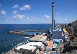 Imagen de la central eléctrica de Jinámar, a la entrada de la capital grancanaria.