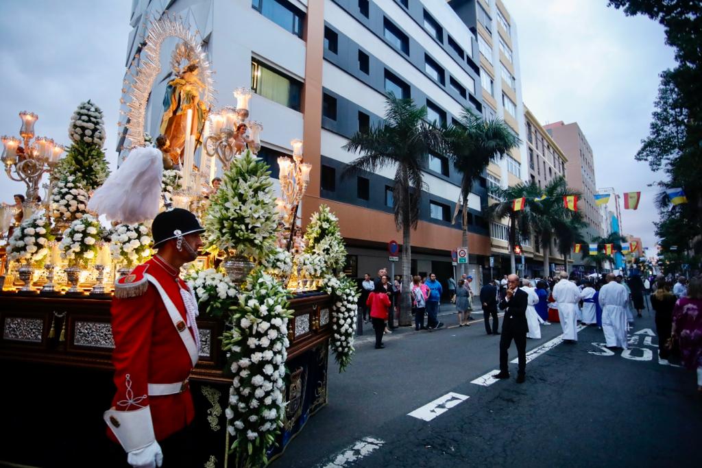 La procesión de La Naval, en imágenes