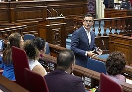 El consejero de Obras Públicas del Gobierno canario, Pablo Rodriguez, el martes en el Parlamento.