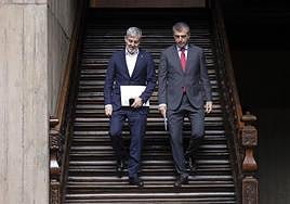 Fernando Clavijo, presidente de Canarias (i), y Manuel Domínguez, vicepresidente.