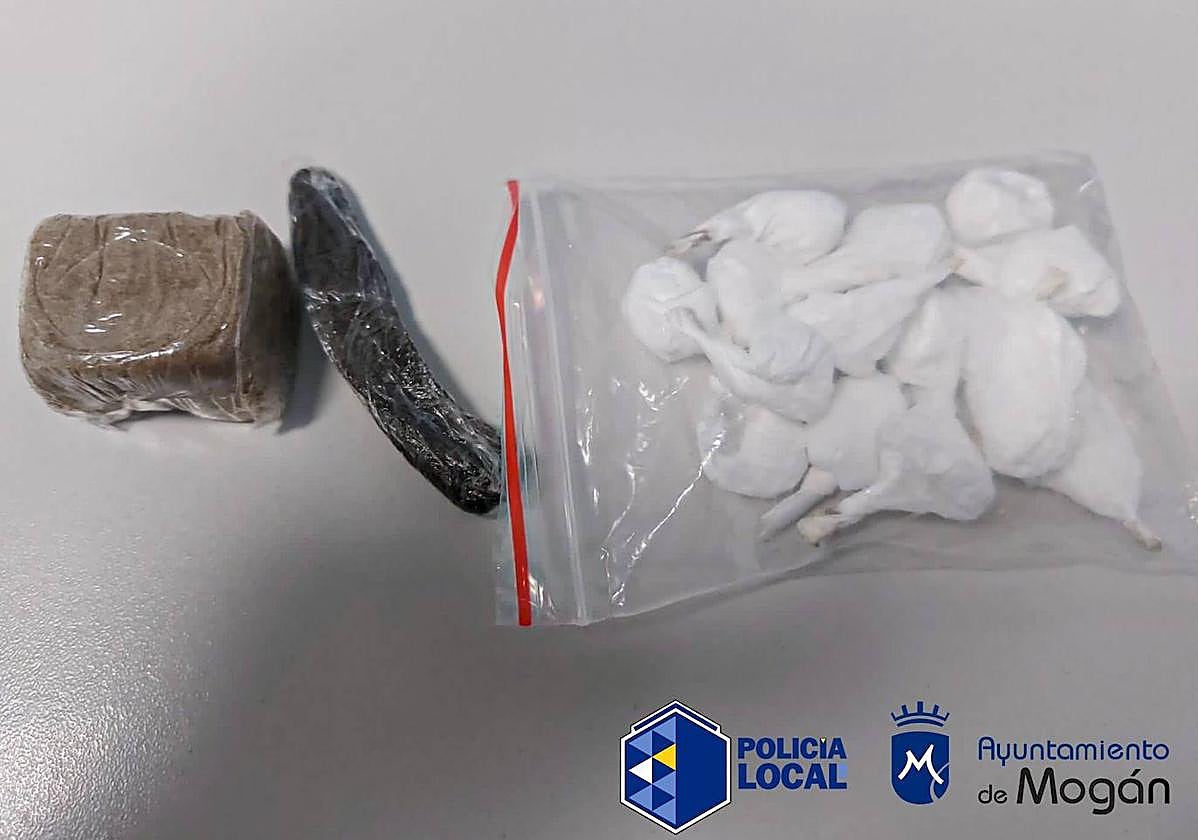 Imagen de la supuesta cocaína y el hachís incautado por parte de la policía del municipio moganero.