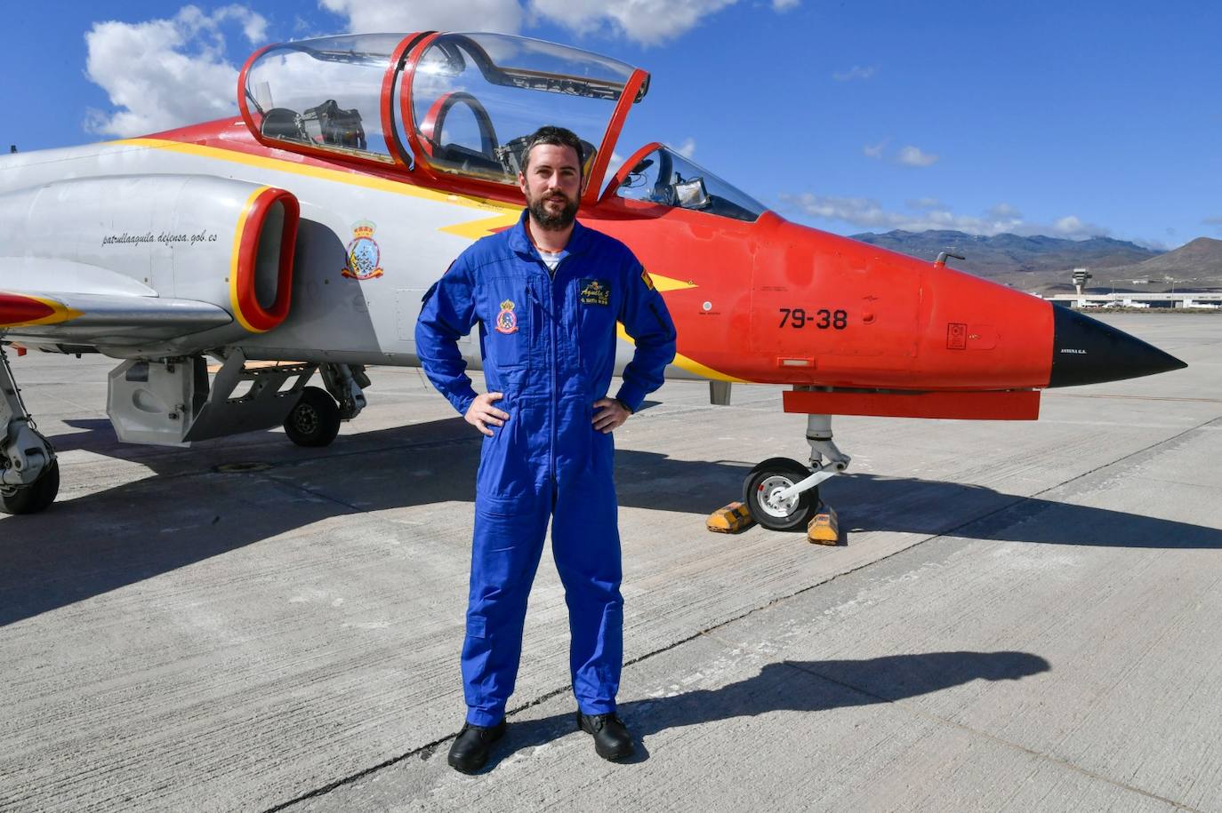 La Patrulla Águila aterriza en la Base Aérea de Gando