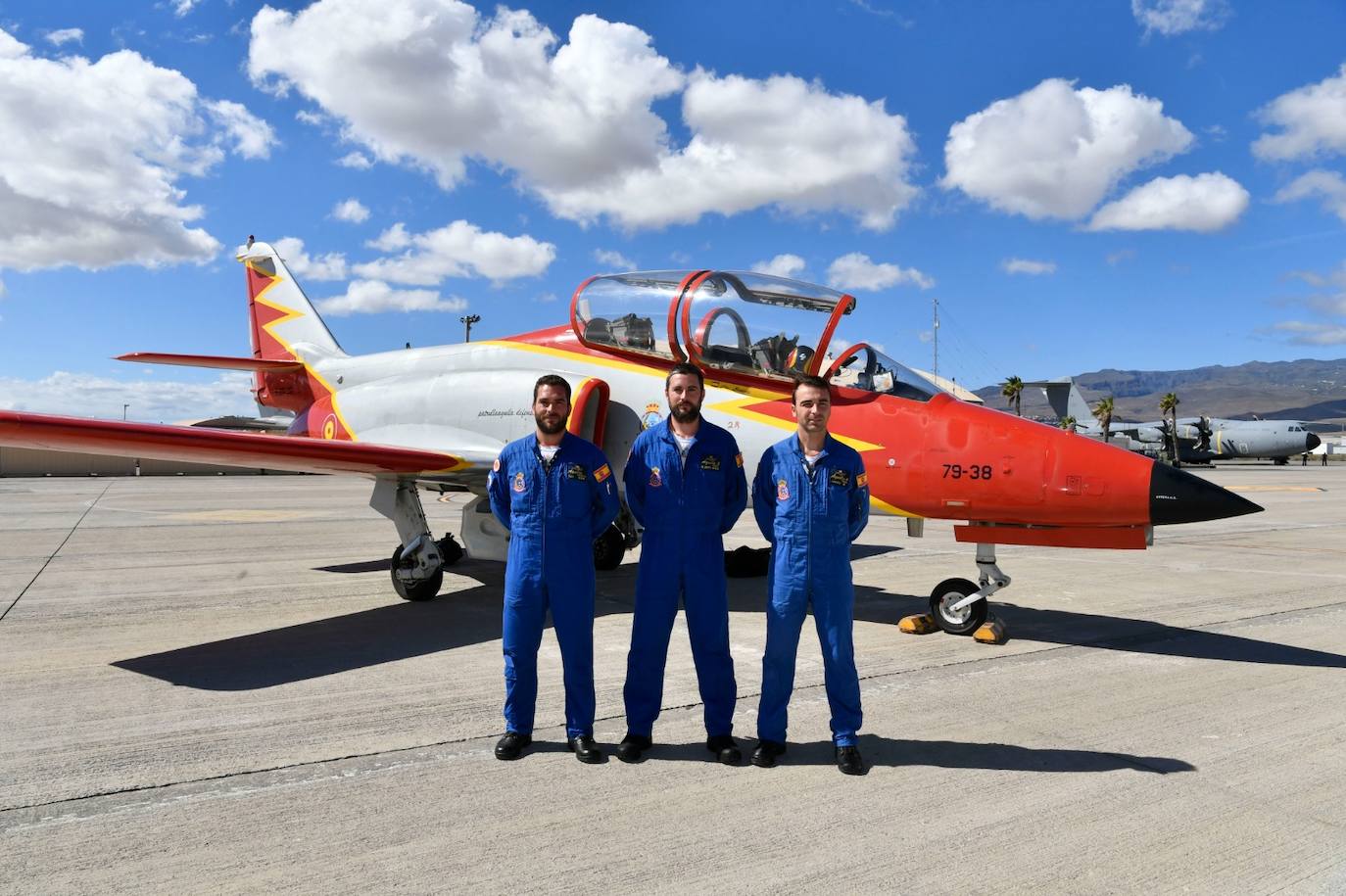 La Patrulla Águila aterriza en la Base Aérea de Gando