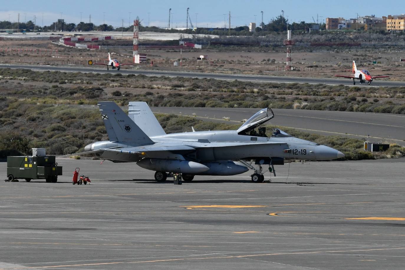 La Patrulla Águila aterriza en la Base Aérea de Gando