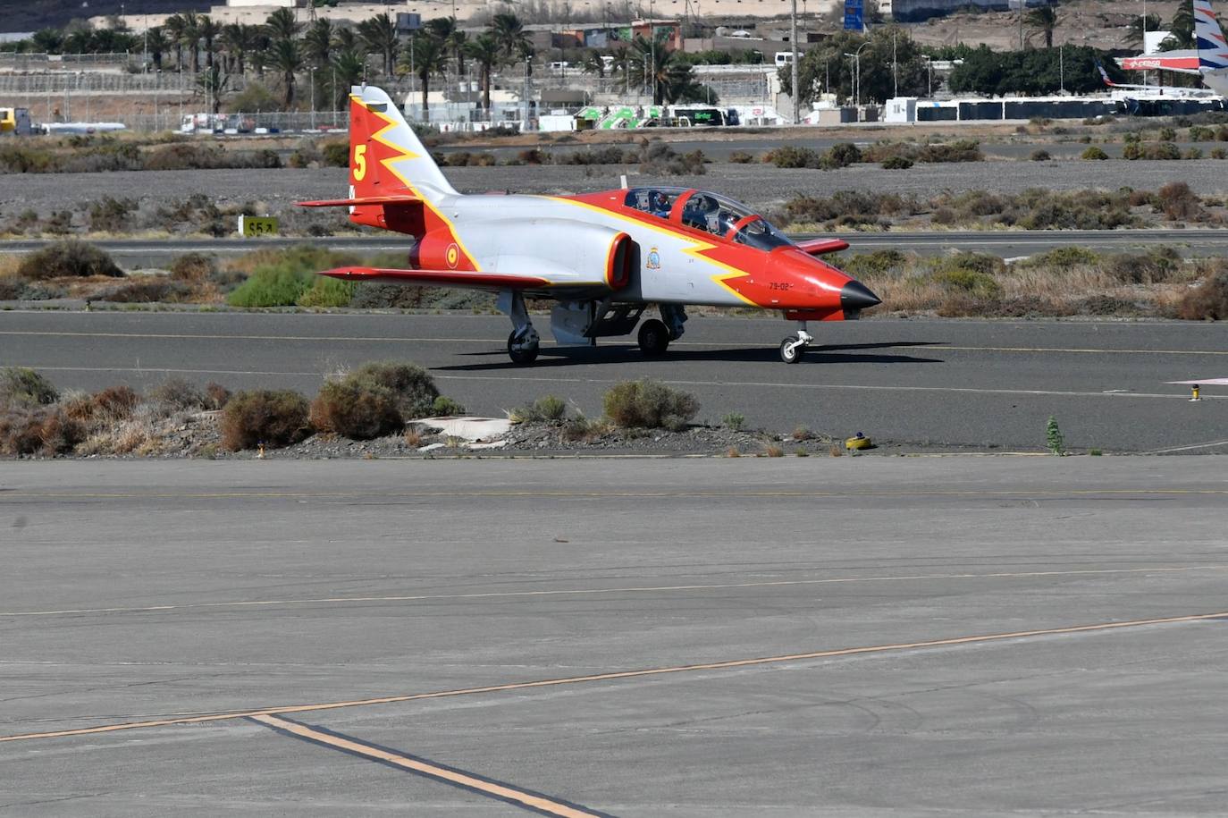 La Patrulla Águila aterriza en la Base Aérea de Gando