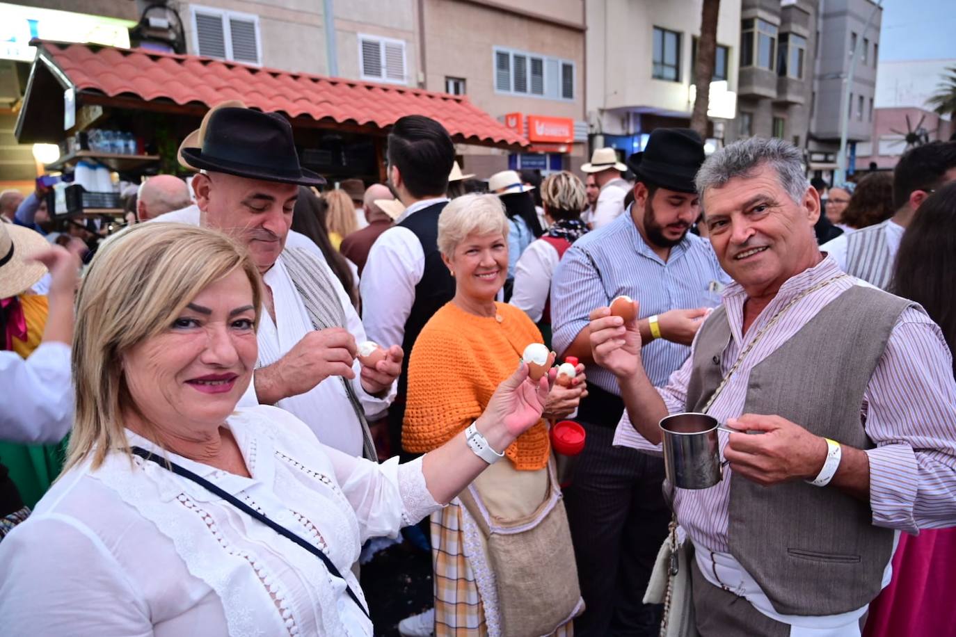 Miles de personas llenan las calles de Vecindario en la romería de San Rafael