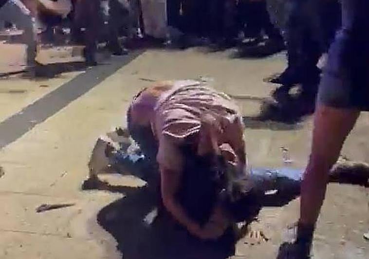 Discusión en una fiesta de Halloween.