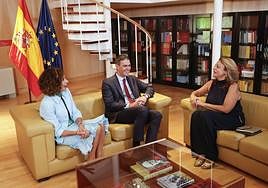 Imagen de la reunión que la diputada de CC, Cristina Valido, mantuvo el 11 de octubre con Pedro Sánchez y María Jesús Montero.