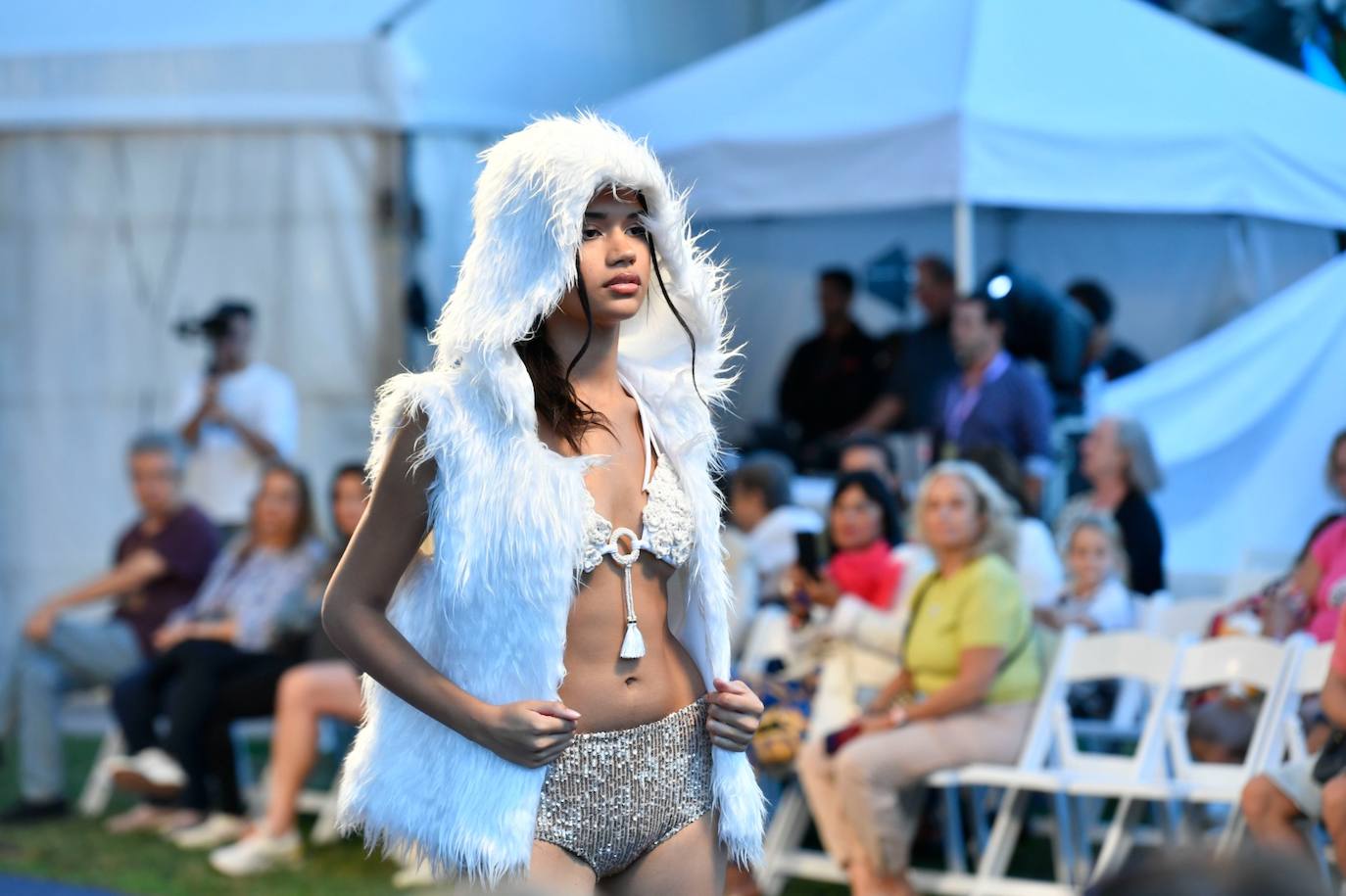 Comienzan los desfiles de Moda y amigos en la capital grancanaria