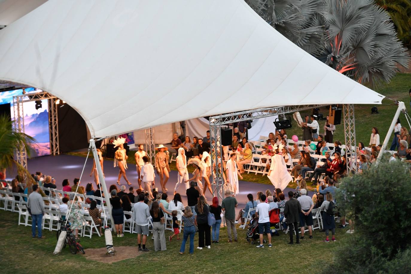 Comienzan los desfiles de Moda y amigos en la capital grancanaria
