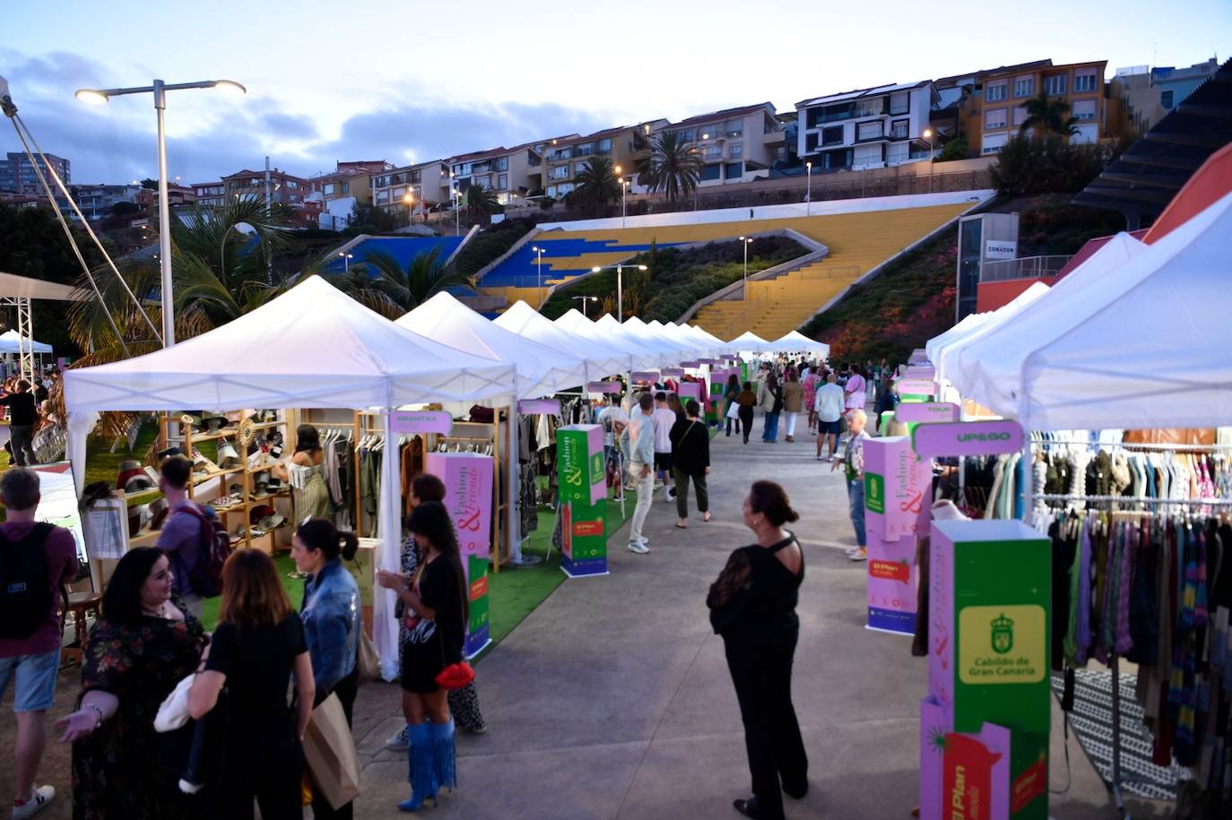 Comienzan los desfiles de Moda y amigos en la capital grancanaria