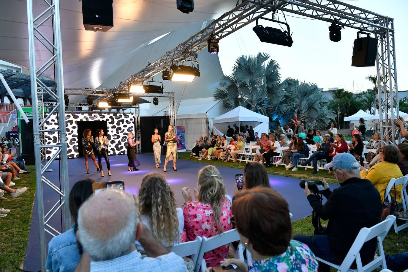 Comienzan los desfiles de Moda y amigos en la capital grancanaria