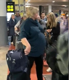 Imágenes de la enormes colas formadas en el Aeropuerto de Gran Canaria.