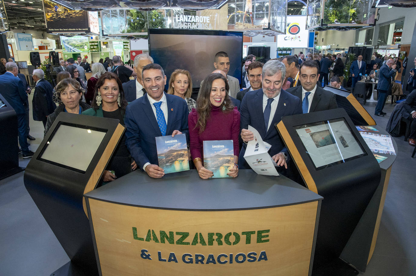 La inauguración del pabellón de Canarias de la World Travel Market, en imágenes