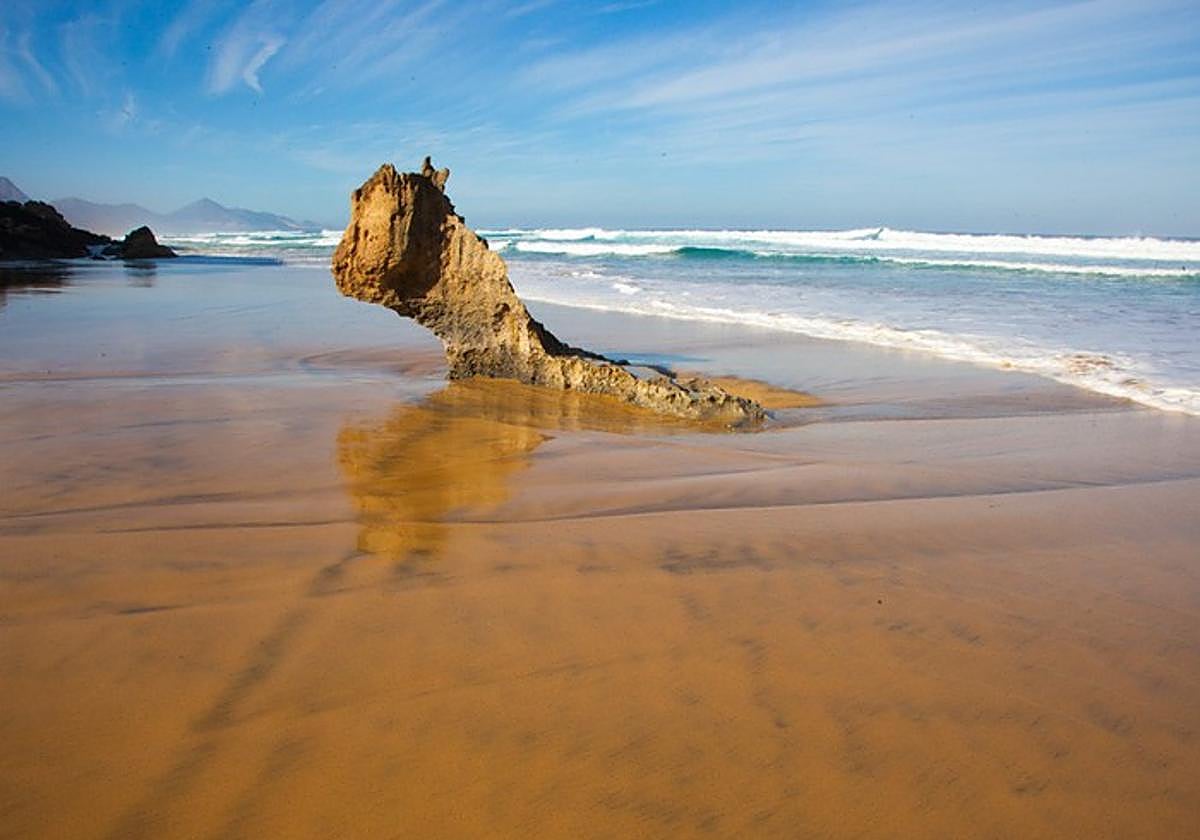 Pecenescal, con Playa Larga y Cofete al fondo, en el municipio de Pájara.