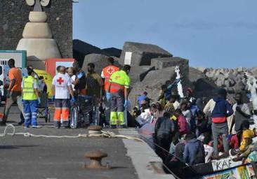 Otro fallecido a bordo de un cayuco en El Hierro, el décimo en la isla desde octubre