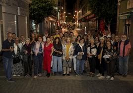 Foto de familia de los participantes en la ruta 'Las calles de Ravelo'.