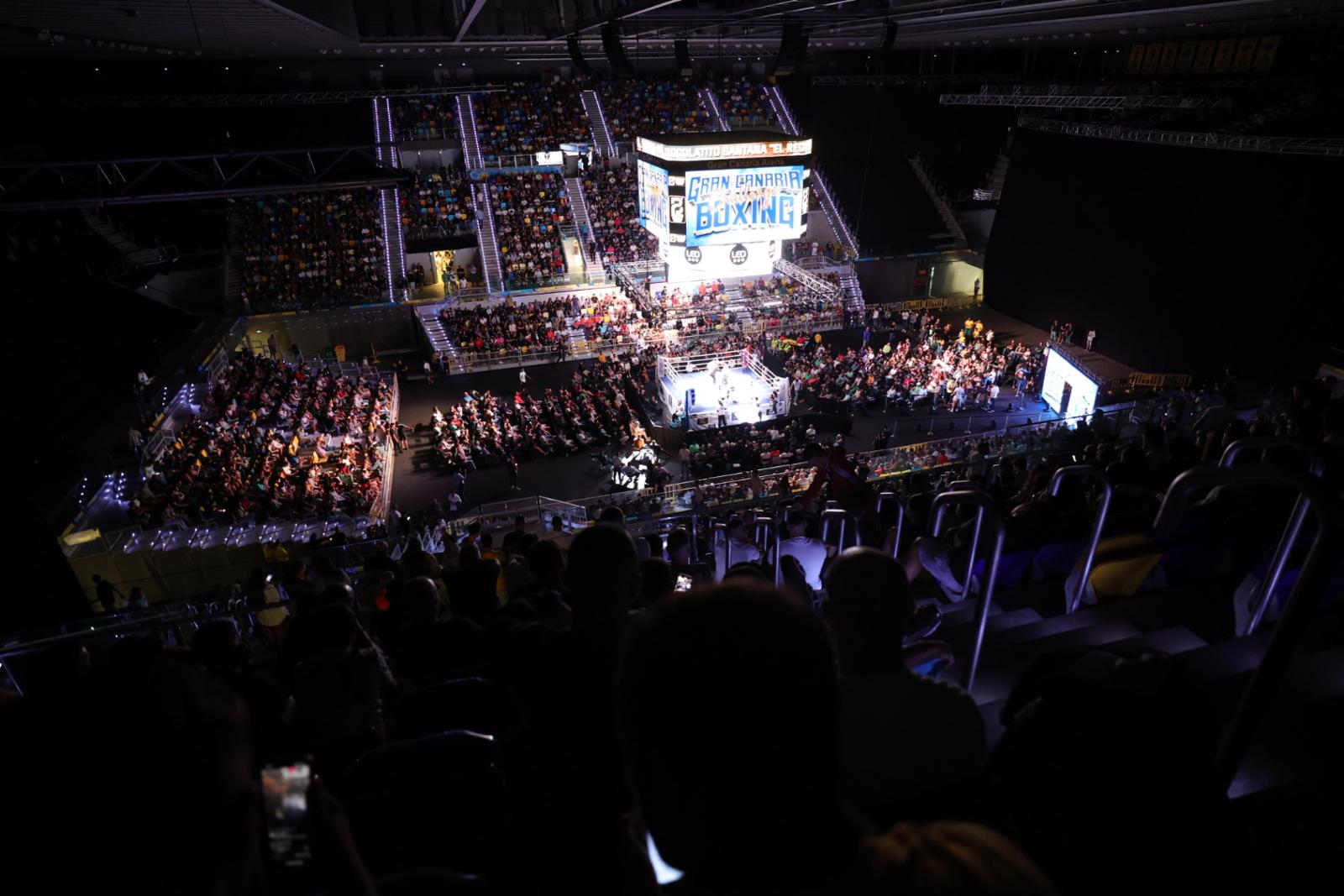 El Gran Canaria Arena vibra con el mejor boxeo