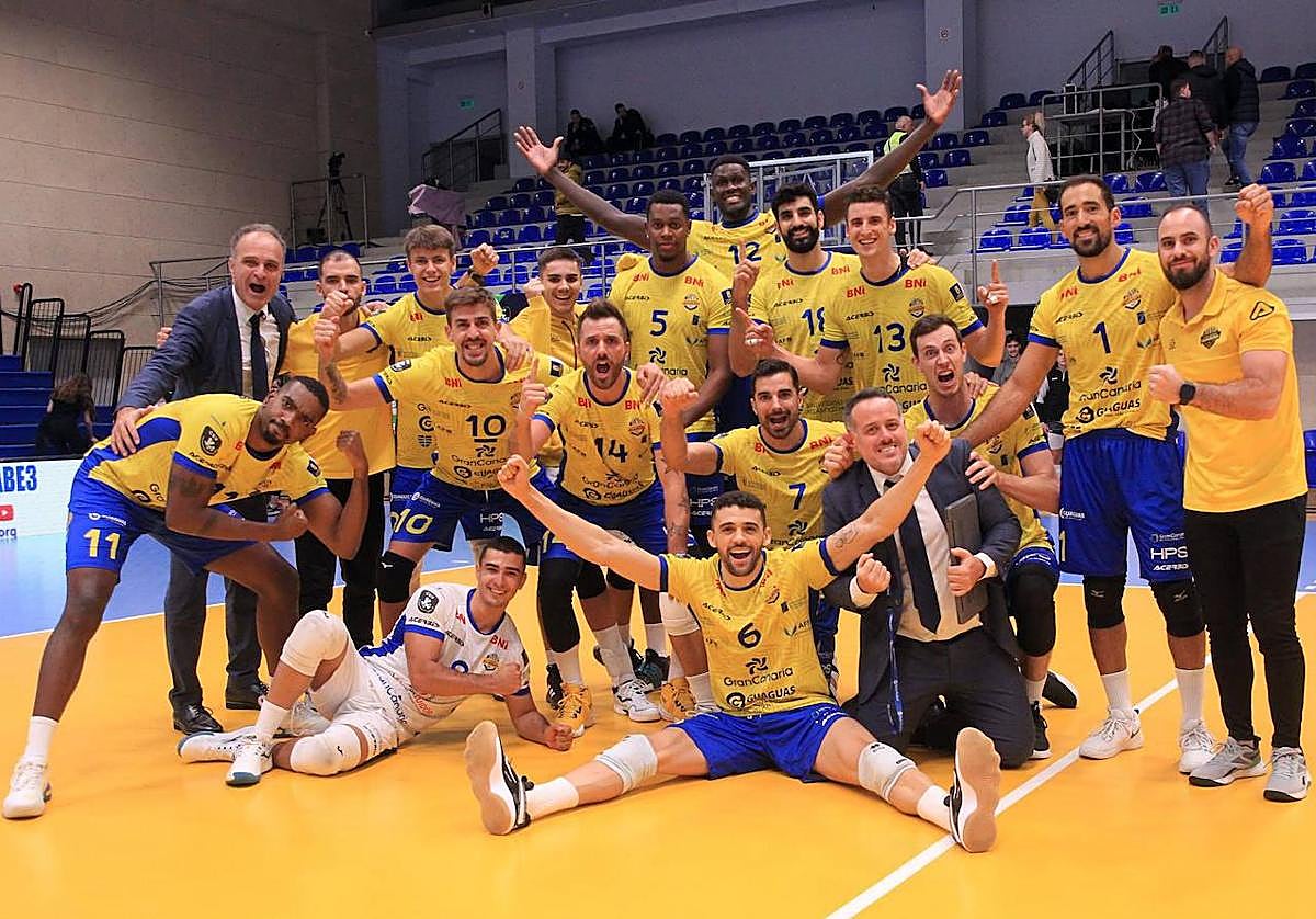 EL CV da un golpe de efecto en Serbia.