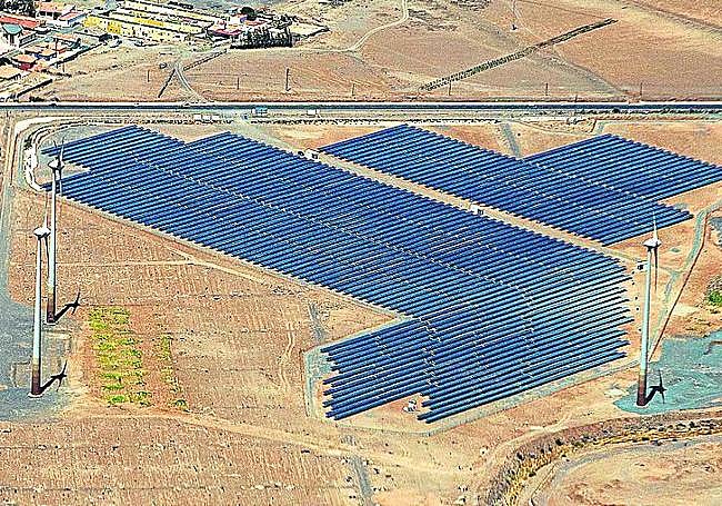 Parque de paneles solares puesto en marcha en el entorno de Juan Grande.