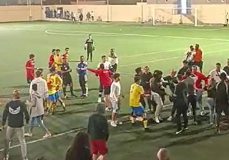 Trifulca en un partido de fútbol juvenil en Arinaga.