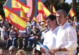 «Rompe el pacto» con CC, le gritan al líder del PP en Santa Cruz de Tenerife