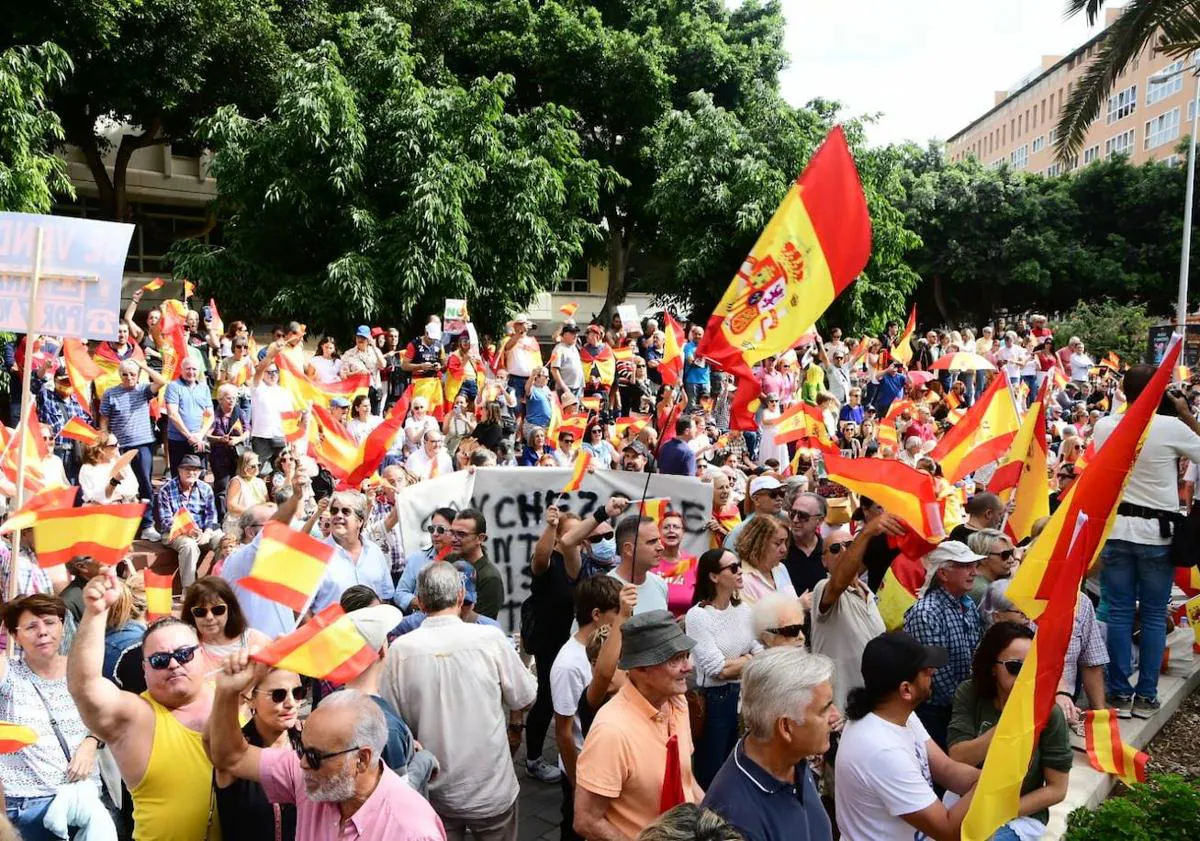 Main image - Images of the Canarian PP demonstration in the capital of Gran Canaria. 