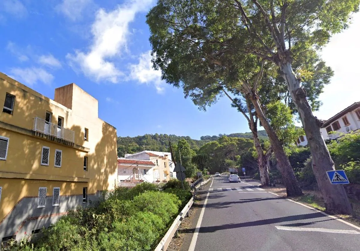 Dos motoristas resultan heridos, uno grave, al colisionar con un vehículo en Gran Canaria