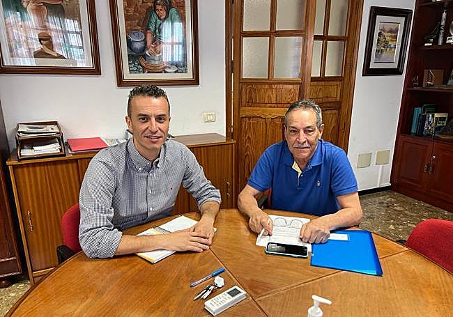 El alcalde de La Aldea (i) se reunió este martes con el portavoz del Foro Roque Aldeano.