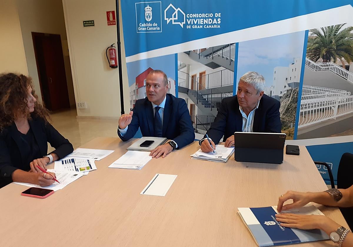 El vicepresidente insular, Augusto Hidalgo, en el consejo del Consorcio de Vivienda.