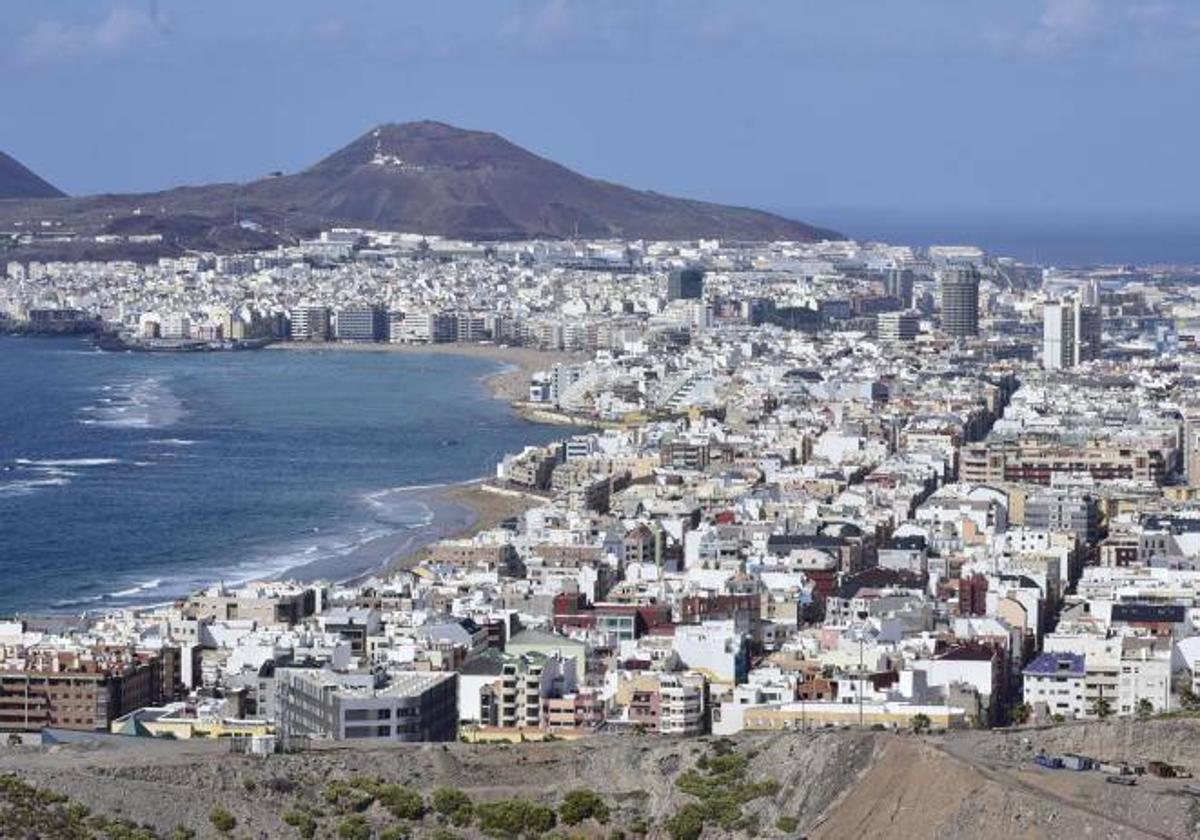 La compraventa de vivienda cae un 40% en Canarias el último mes