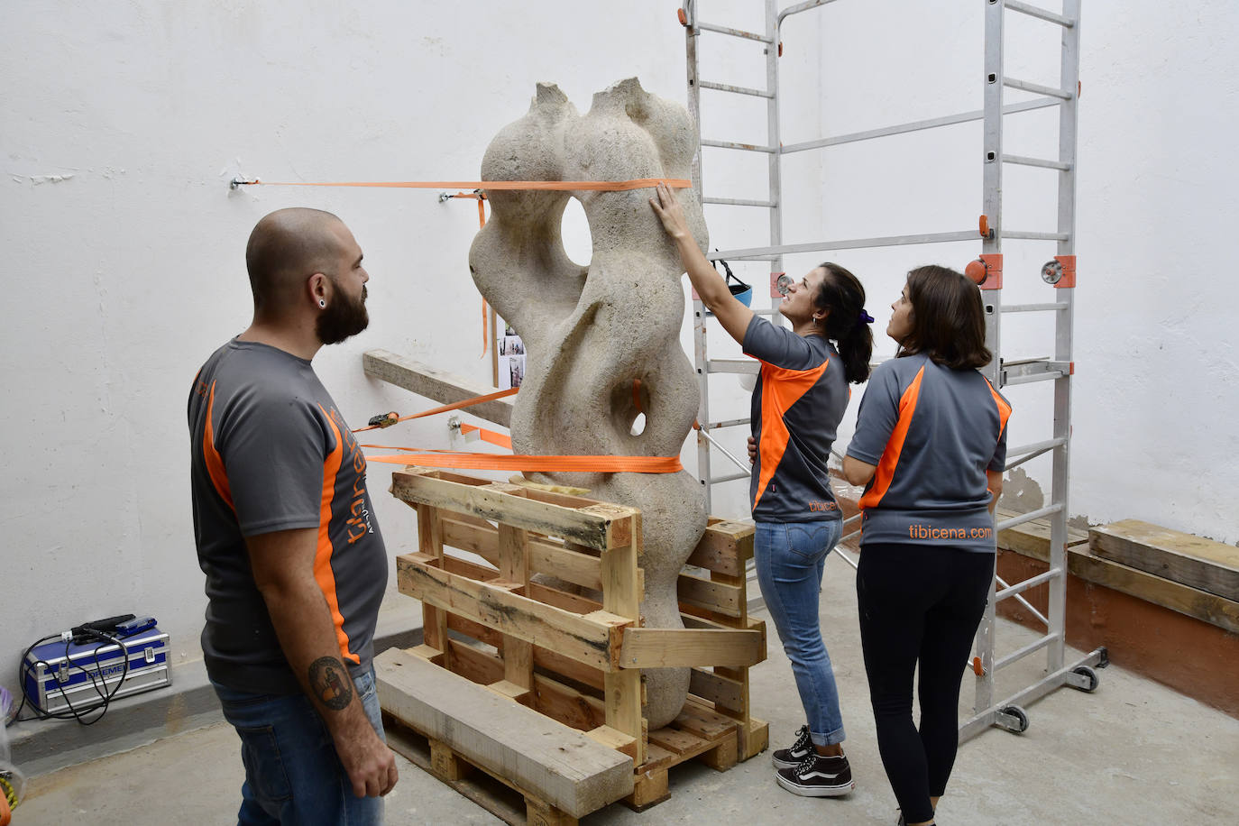Del destrozo a la restauración: la escultura de Plácido Fleitas vuelve a Telde