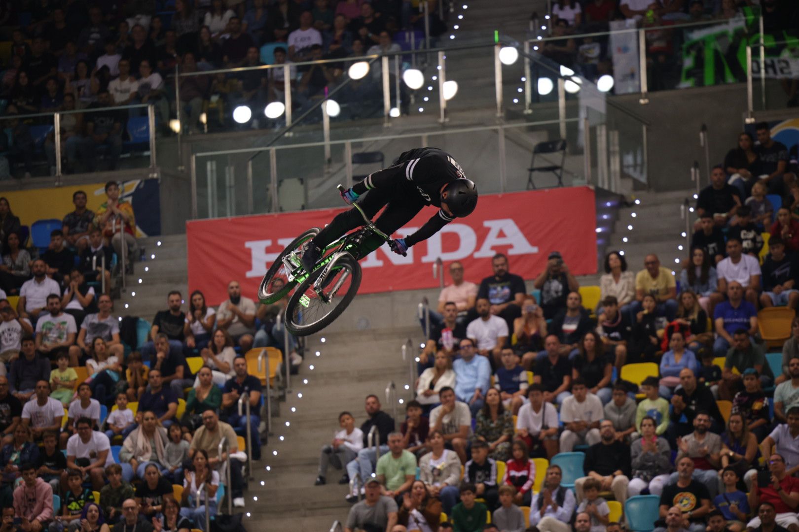 Las maniobras imposibles del Lleides Freestyle Show triunfan en Gran Canaria