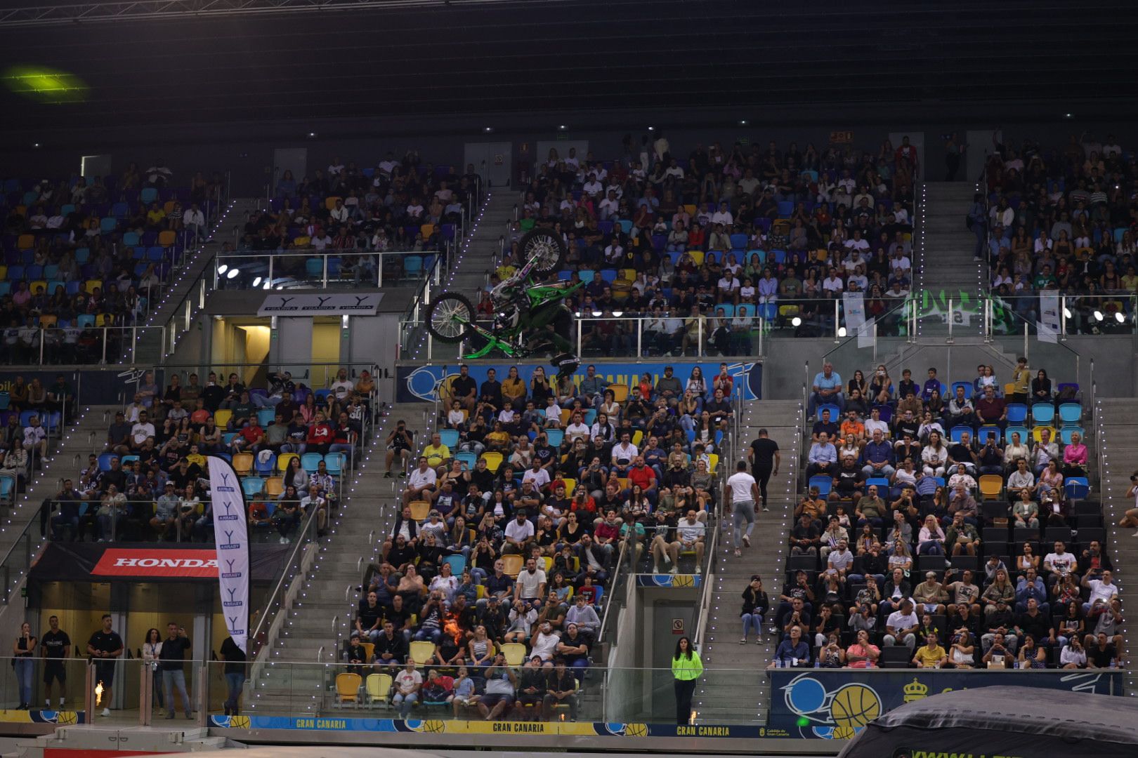 Las maniobras imposibles del Lleides Freestyle Show triunfan en Gran Canaria