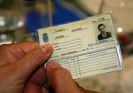 Detalle del carné de abonado de la UD Las Palmas de Jerónimo Saavedra.