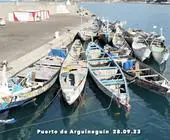 El Puerto se enfrenta a una sanción de 300.000 euros por acumular cayucos en Arinaga