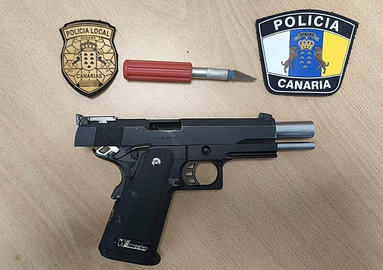 Un hombre amenazó en Schamann a los transeúntes con un presunto arma de fuego que resultó ser una pistola simulada.