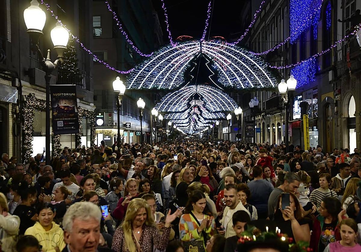 Las Palmas de Gran Canaria brilla con el encendido navideño
