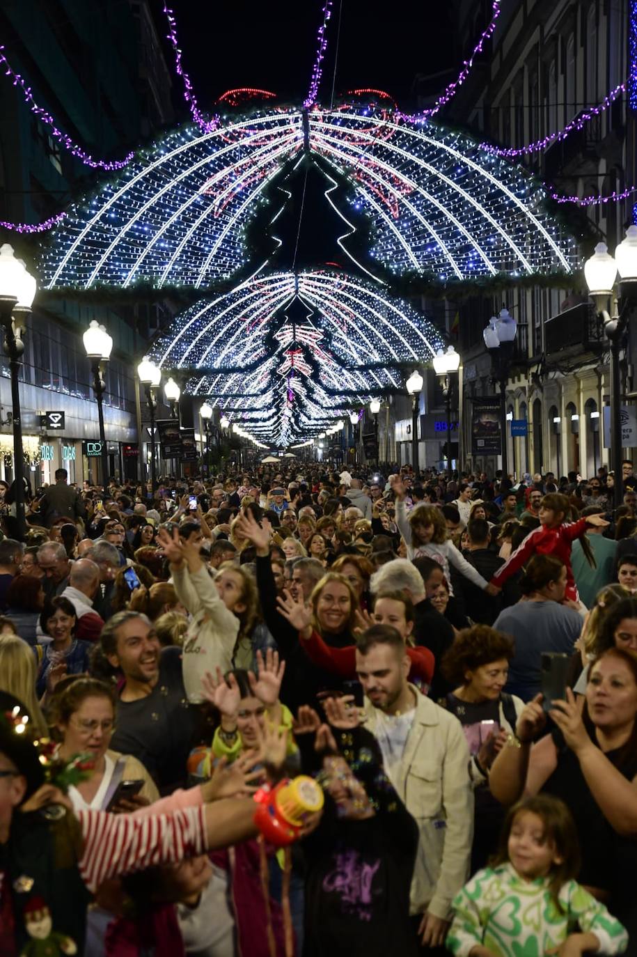 Las Palmas de Gran Canaria brilla con el encendido navideño