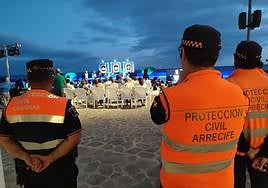 Personal de Protección Civil en Arrecife.