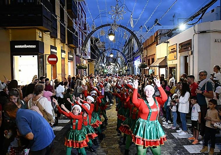 Imágenes del encendido navideño en las calles del casco de Gáldar.