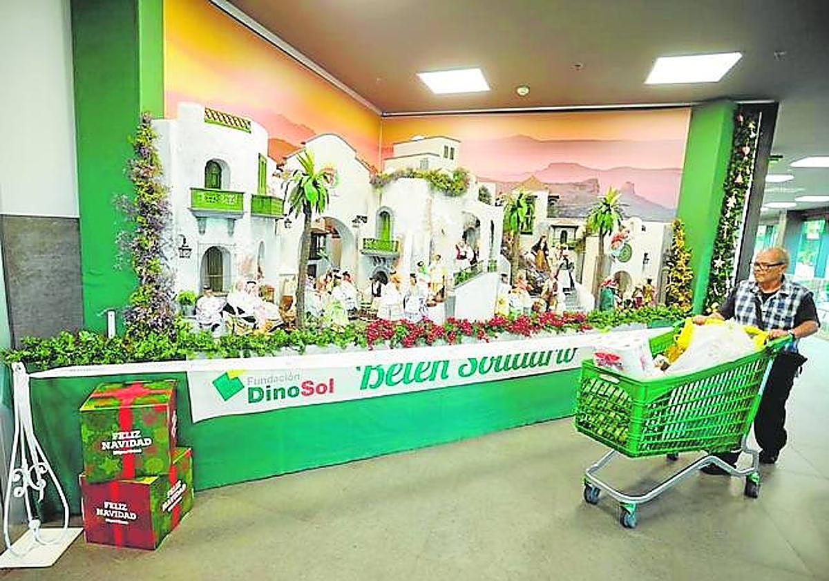 Imagen principal - Abre el belén solidario de HiperDino