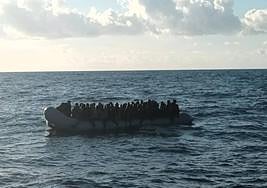 El grupo de personas rescatado en aguas de Fuerteventura.