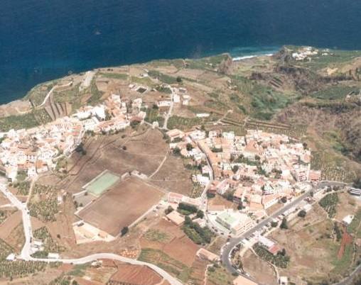 La despoblación afecta sobre todo a las Islas Verdes. En la foto, el municipio de Agulo, en La Gomera.