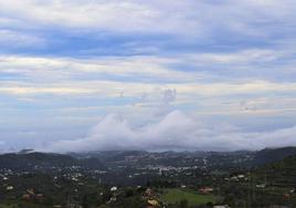 Fresquito, lluvias débiles y alta nubosidad para empezar la semana