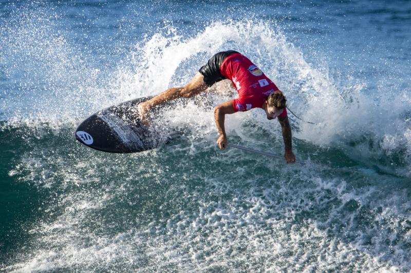 Olas, acción y paddle surf en El Lloret