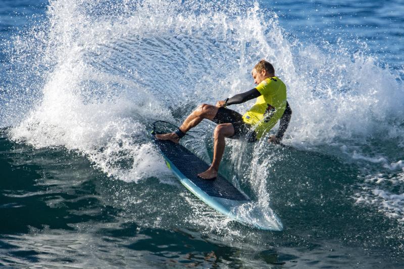 Olas, acción y paddle surf en El Lloret
