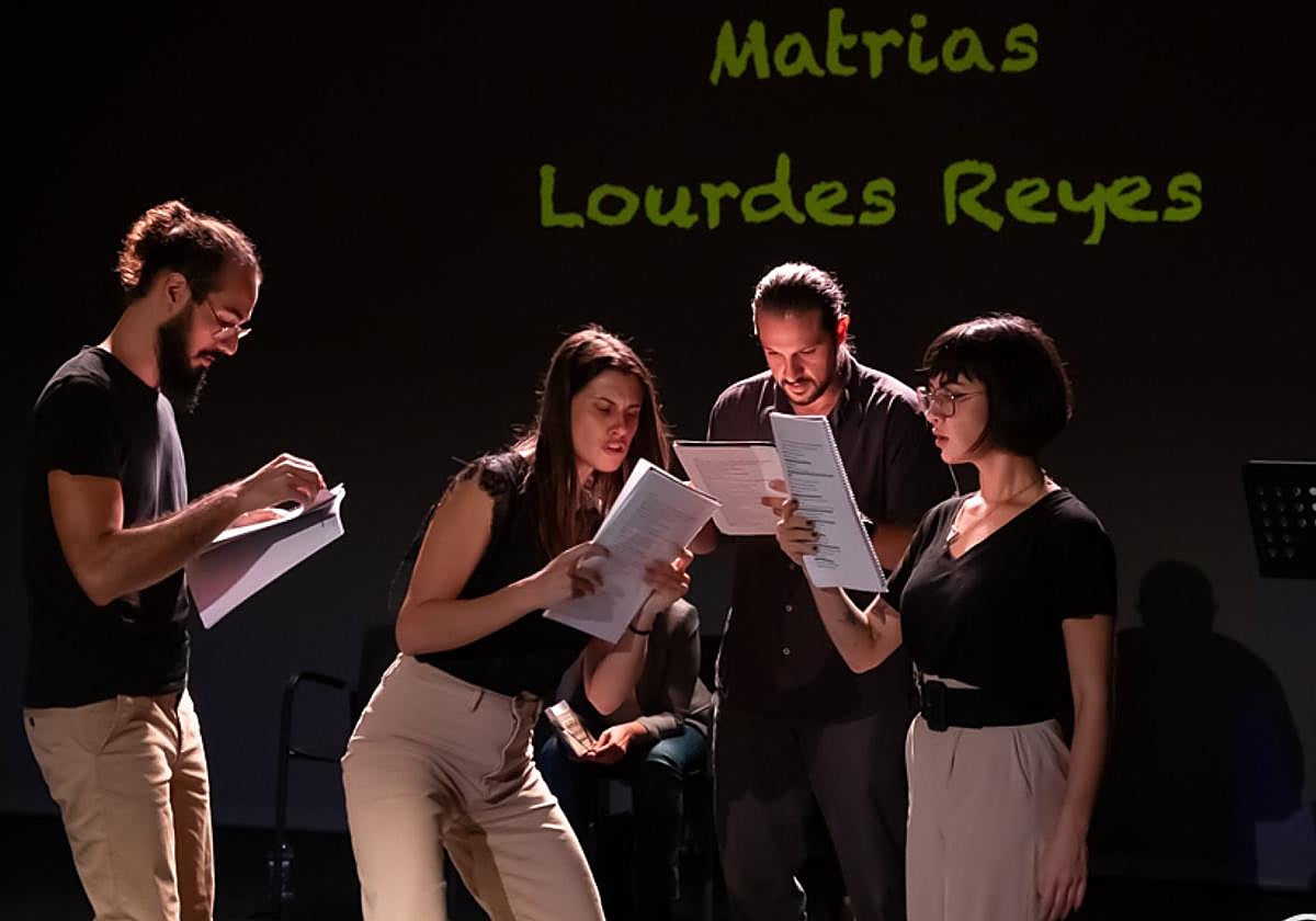 Imagen de archivo de una lectura dramatizada.