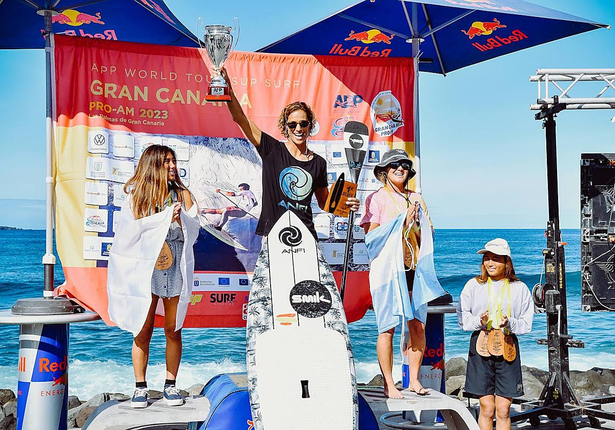 Iballa Ruano posa feliz en el podio.